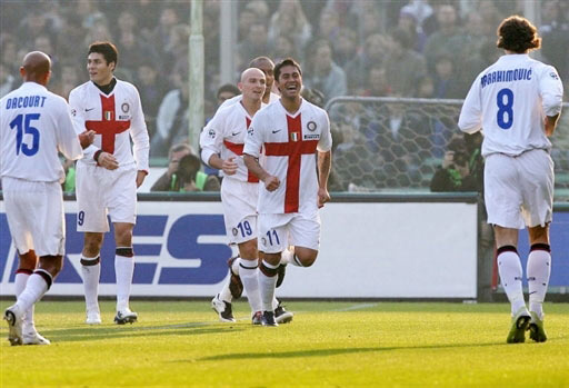 上海久事以111-72大胜四川丰谷，展现强大实力，全队多点开花，四川队虽努力但难敌强队。（上海久事111-72大胜四川丰谷：多点开花显统治力，四川虽拼仍难抵强敌）