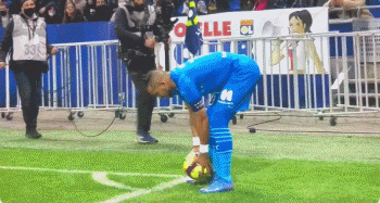 利物浦欧冠大名单：萨拉赫缺阵！范戴克领衔，维尔茨在列