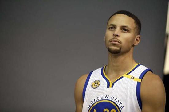 重回巅峰？内马尔17分钟戴帽助桑托斯赢球，赛后透露自己未来去向（内马尔17分钟戴帽助桑托斯取胜，赛后自曝下一站：重返巅峰在路上？）