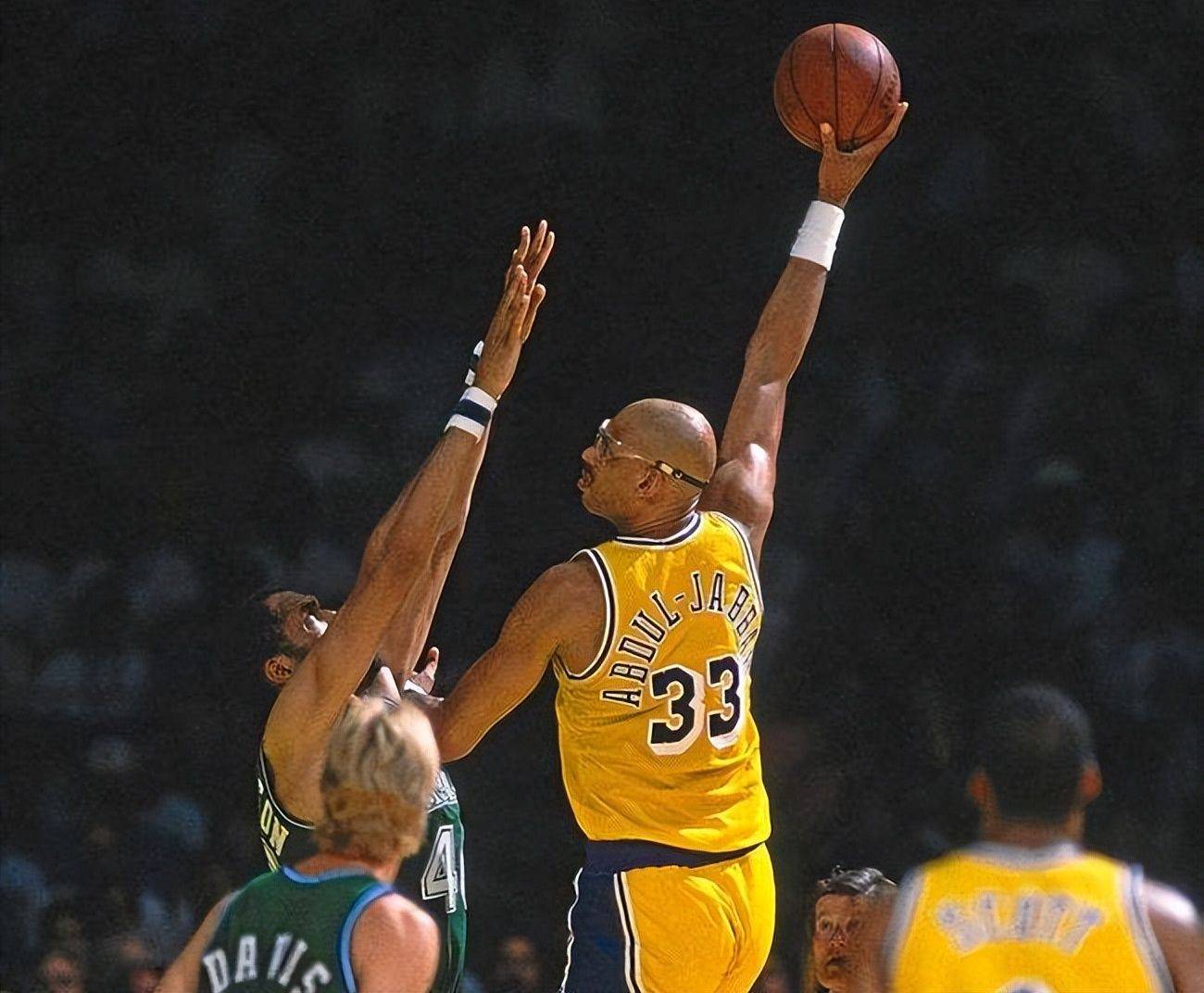 恰20：对阵西班牙我们会评估黄牌的问题，避免附加赛停赛风险（恰20：战西班牙将审慎管理黄牌，力避附加赛遭停赛）