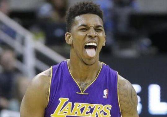 亚伯拉罕公布监控：几天前一帮盗贼闯入了我在伦敦的家（亚伯拉罕公开监控画面：数天前多名窃贼闯入其伦敦住所）