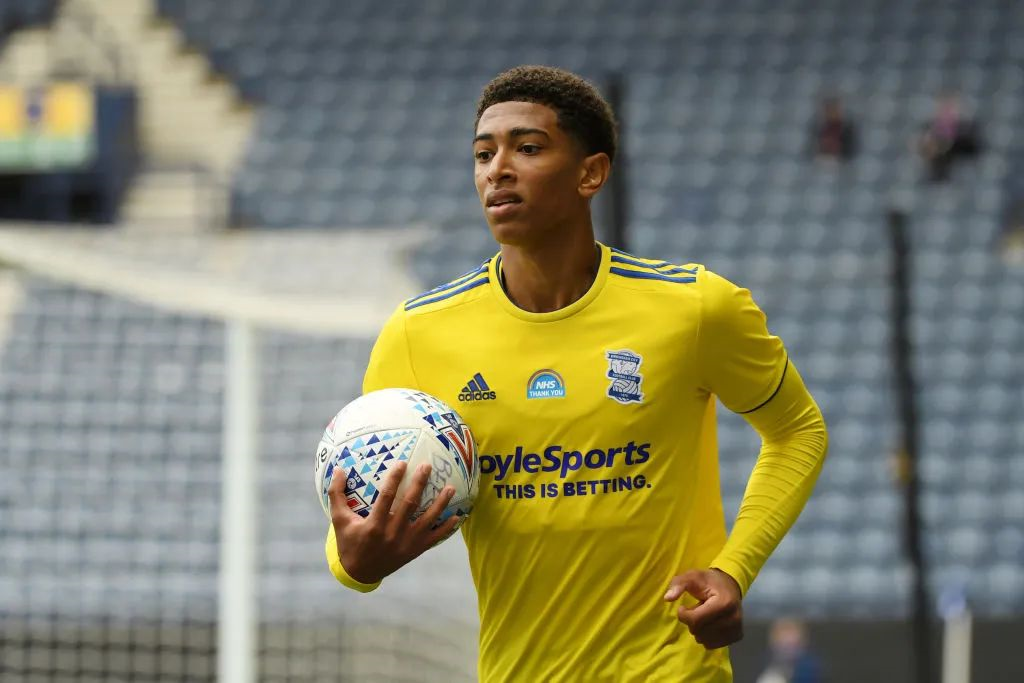 转会新动态！王牌外援签深圳，国脚中卫转投升班马，港脚选择国安