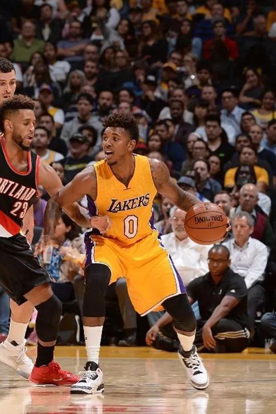 阿斯预测皇马首发：阿诺德替补，卡马文加替下小马出任右边锋（《阿斯报》预测皇马首发：阿诺德无缘先发，卡马文加顶替小马出任右边锋）