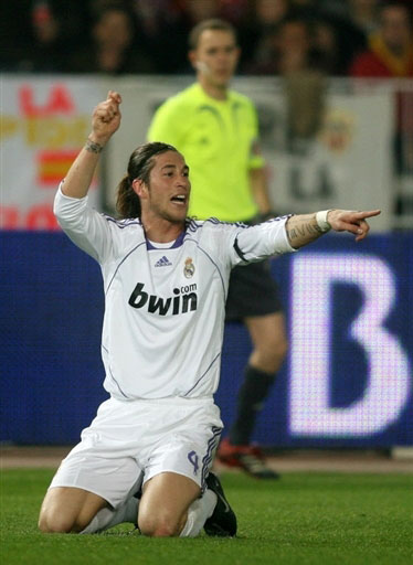 形势不妙！雄鹿7连败现存联盟最长，排名跌至东部第11（警报拉响！雄鹿吞下7连败成联盟现役最长，东部排名跌至第11）