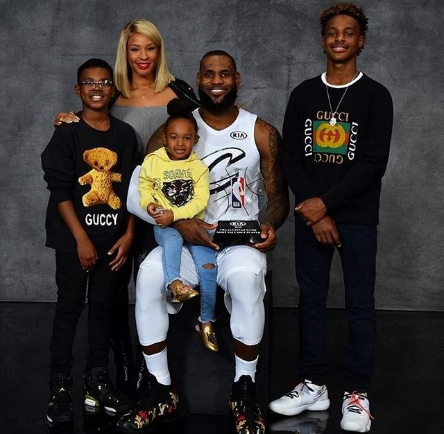 国米肠子悔青了吧？米兰700万投资蜡笔，收益直指联赛冠军（米兰700万押注蜡笔直指联赛桂冠，国米追悔莫及）