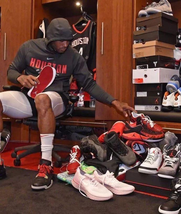 萨里：看到空荡荡的看台，我有些难过（萨里：空荡的看台让我感到难过）