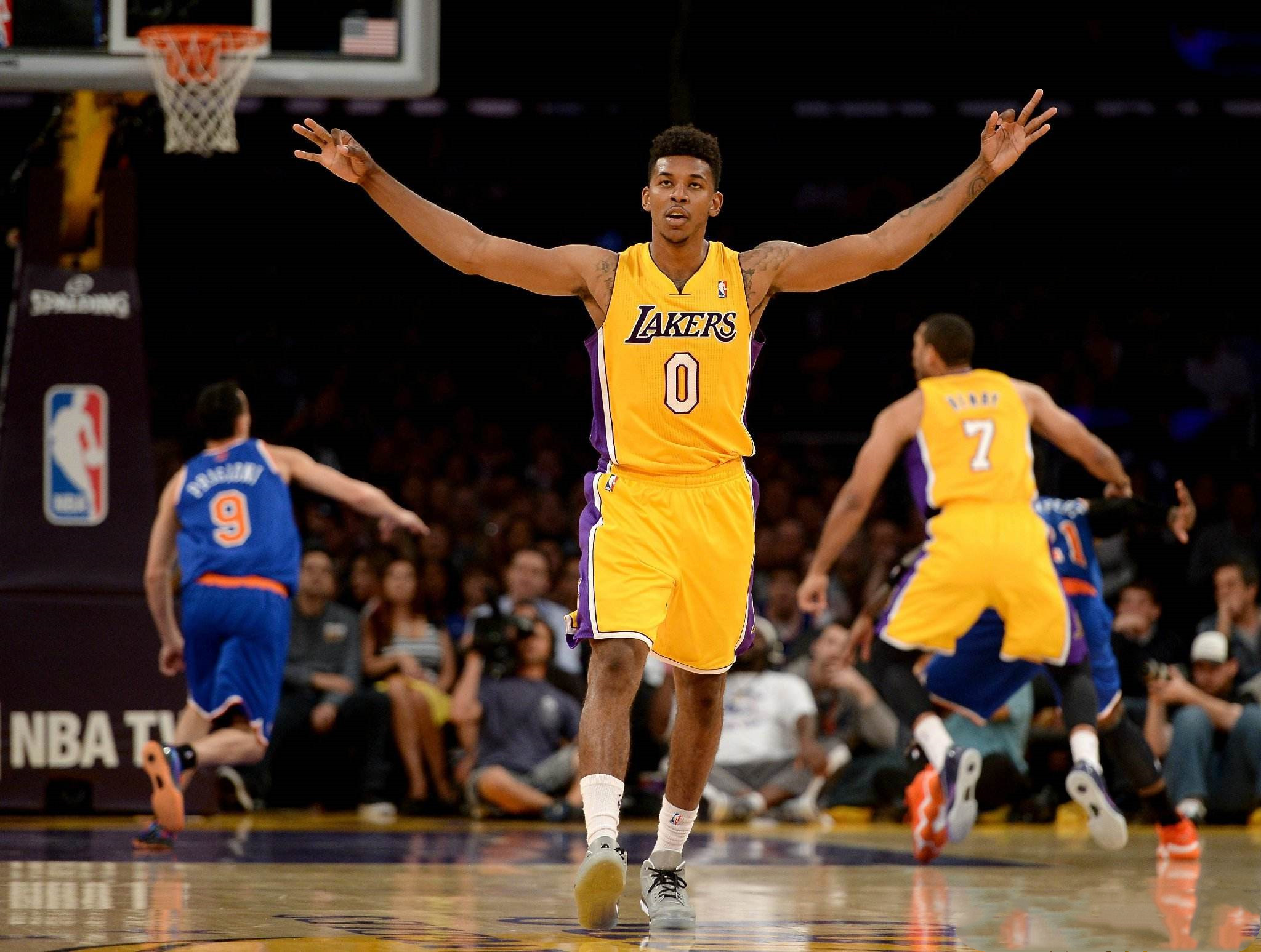 囧叔、孔蒂、斯帅首次同时在意甲执教，孔蒂和斯帅甚至从未交手（囧叔、孔蒂、斯帅首度同赛季执教意甲，孔蒂与斯帅尚无交锋纪录）